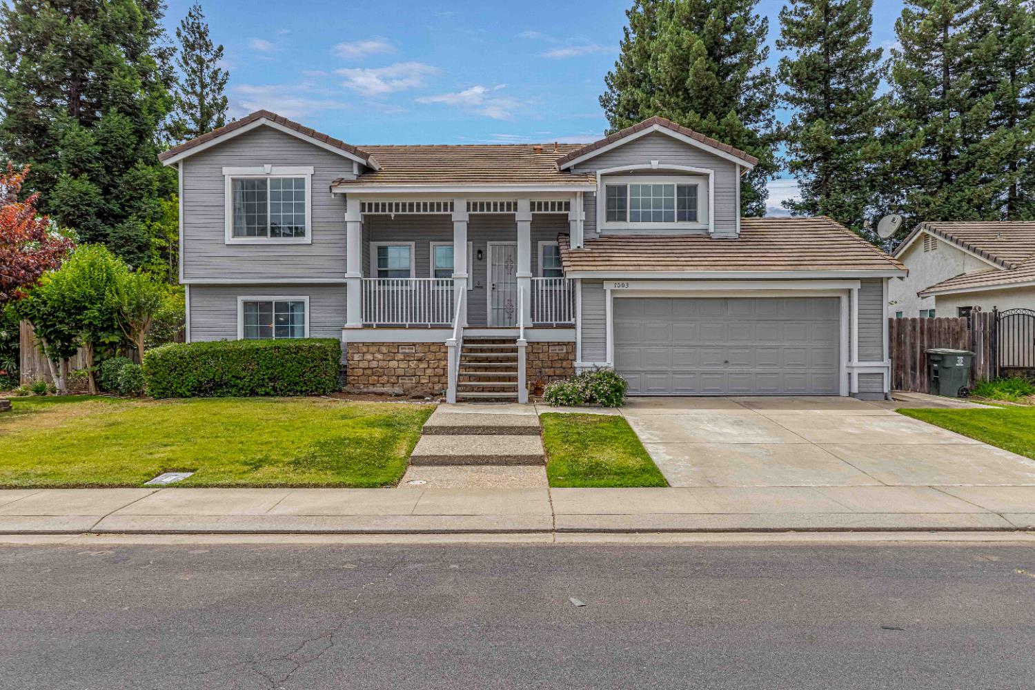 Detail Gallery Image 1 of 32 For 7003 Royal Links Dr, Riverbank,  CA 95367 - 4 Beds | 2/1 Baths