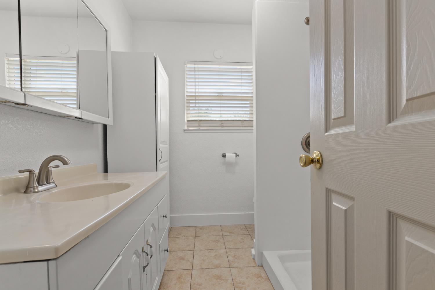 Detail Gallery Image 15 of 25 For 3030 Pioneer Rd, Hughson,  CA 95326 - 3 Beds | 1 Baths