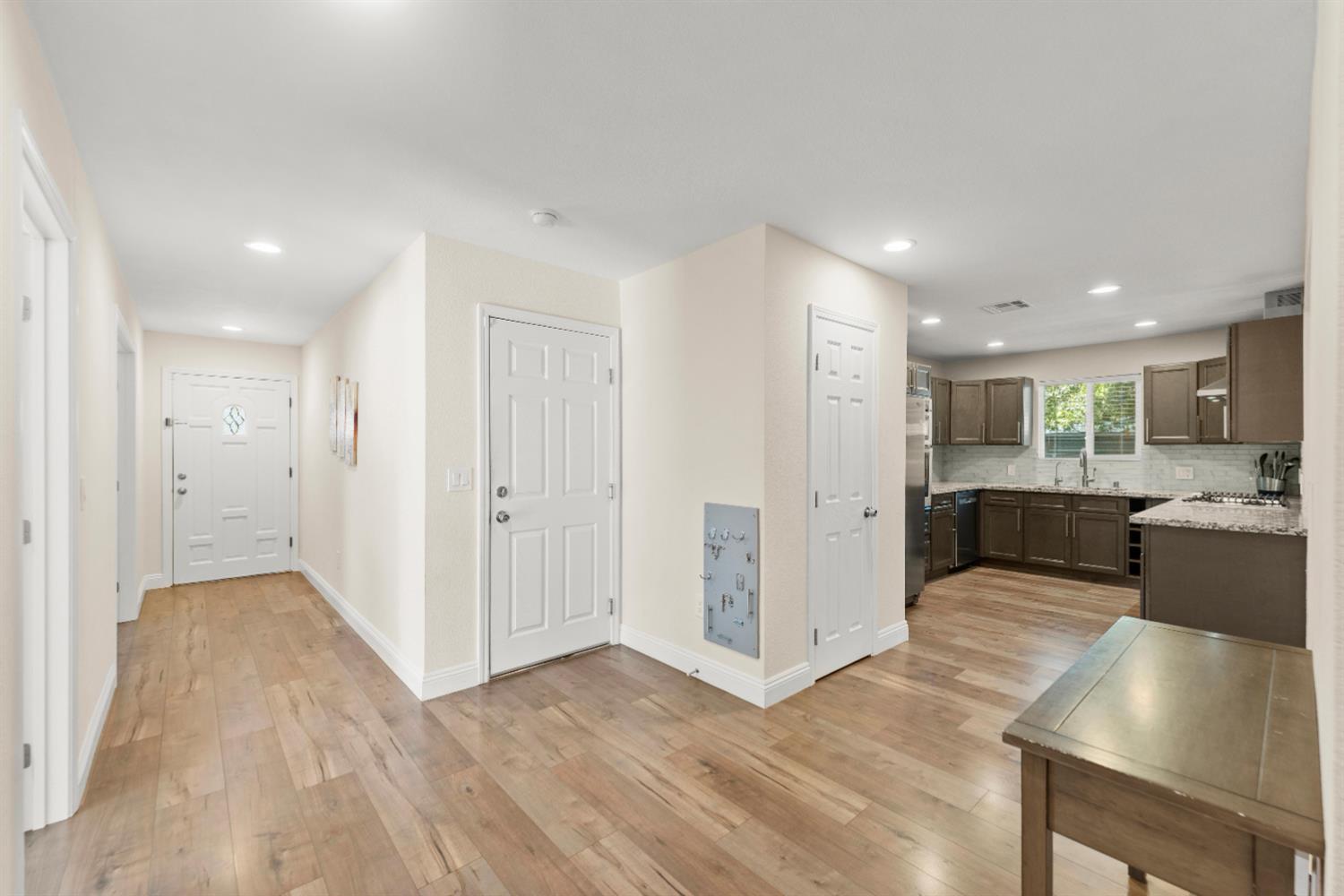 Detail Gallery Image 14 of 60 For 6936 Kon Tiki Dr, Orangevale,  CA 95662 - 4 Beds | 2/1 Baths