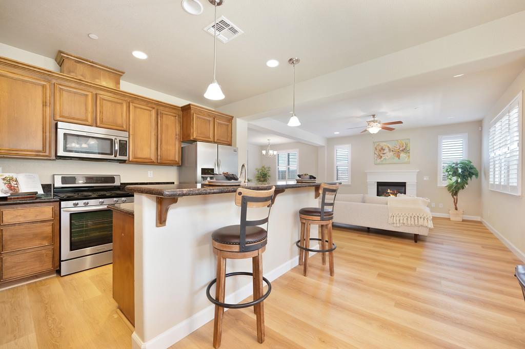 Detail Gallery Image 8 of 40 For 3096 Apache St, West Sacramento,  CA 95691 - 4 Beds | 3 Baths