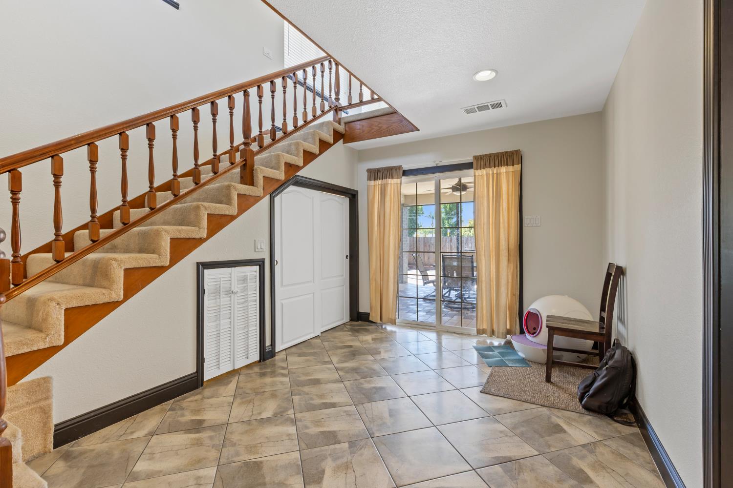 Detail Gallery Image 13 of 36 For 1846 Waring Way, Modesto,  CA 95350 - 5 Beds | 3 Baths