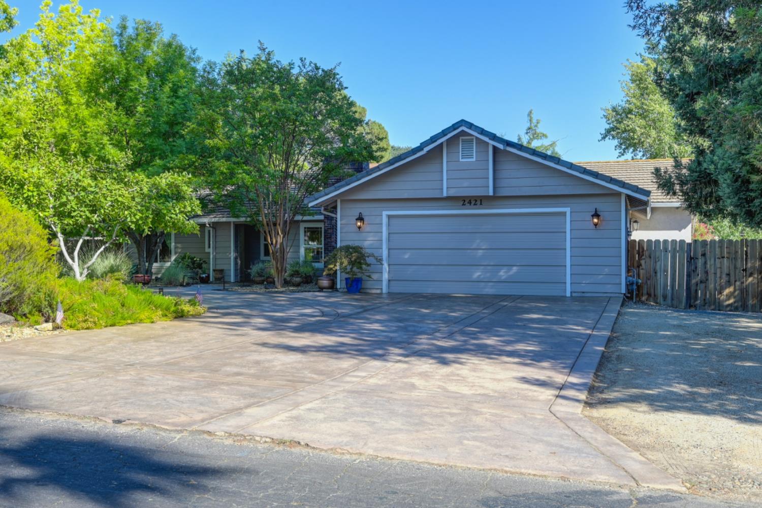 Detail Gallery Image 2 of 42 For 2421 Huckleberry Ln, Valley Springs,  CA 95252 - 3 Beds | 2 Baths
