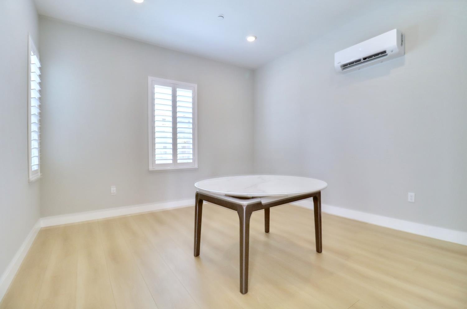 Detail Gallery Image 10 of 44 For 8594 Sona Way, Elk Grove,  CA 95757 - 6 Beds | 5/1 Baths