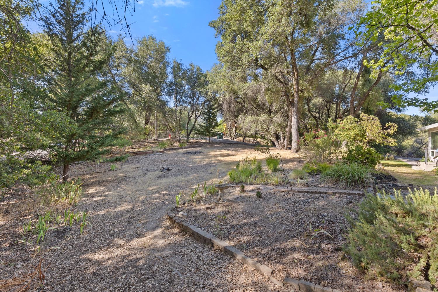 Detail Gallery Image 30 of 34 For 668 Crestview Dr, Diamond Springs,  CA 95619 - 3 Beds | 2 Baths