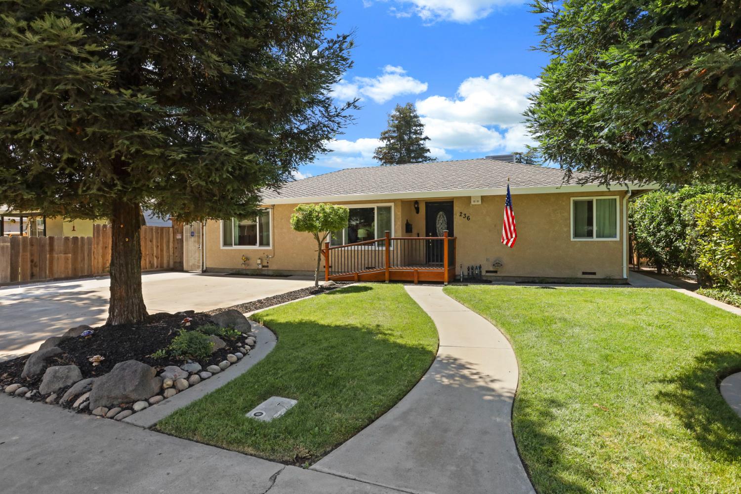 Detail Gallery Image 2 of 56 For 236 Emerson Ave, Modesto,  CA 95350 - 3 Beds | 1/1 Baths