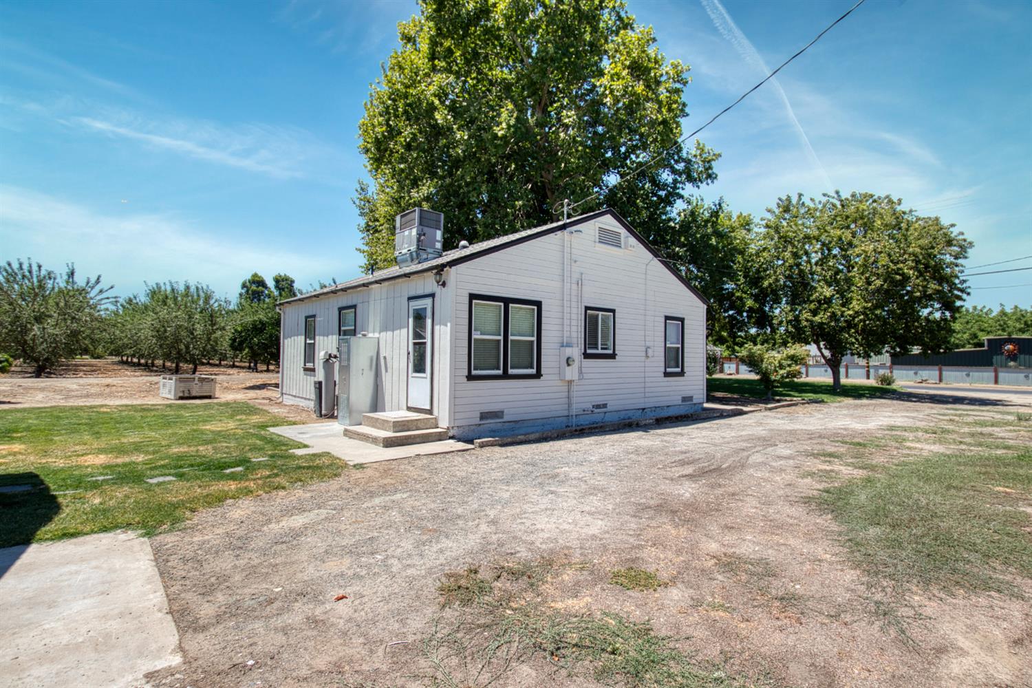 Detail Gallery Image 4 of 25 For 3030 Pioneer Rd, Hughson,  CA 95326 - 3 Beds | 1 Baths