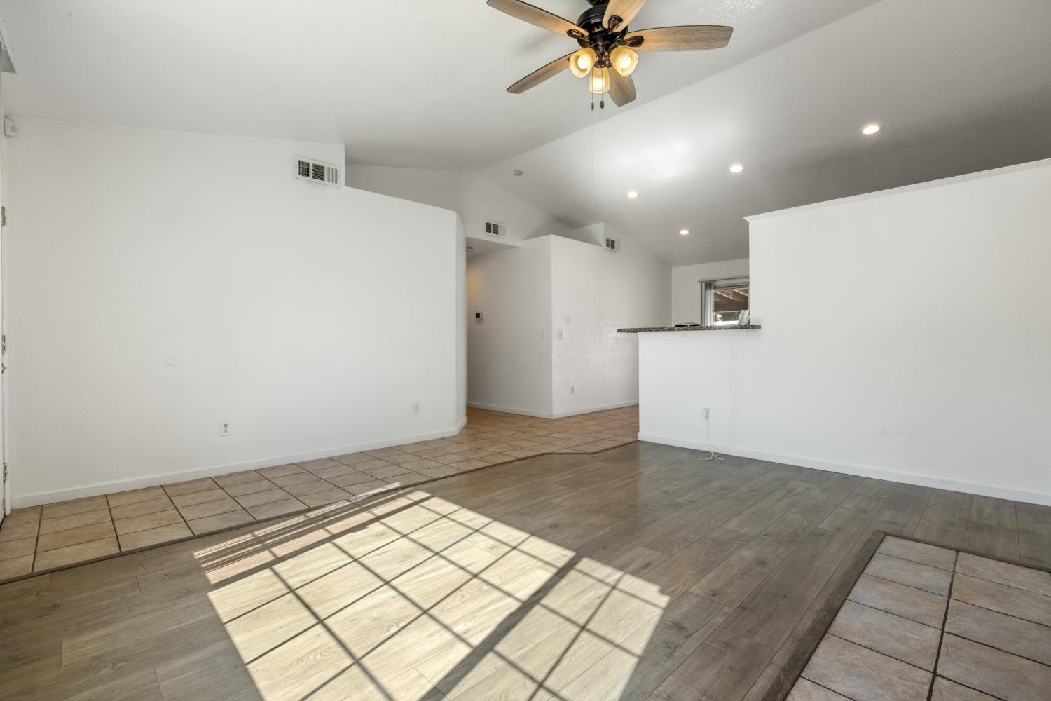 Detail Gallery Image 7 of 33 For 633 Waddell Way, Modesto,  CA 95357 - 3 Beds | 2 Baths