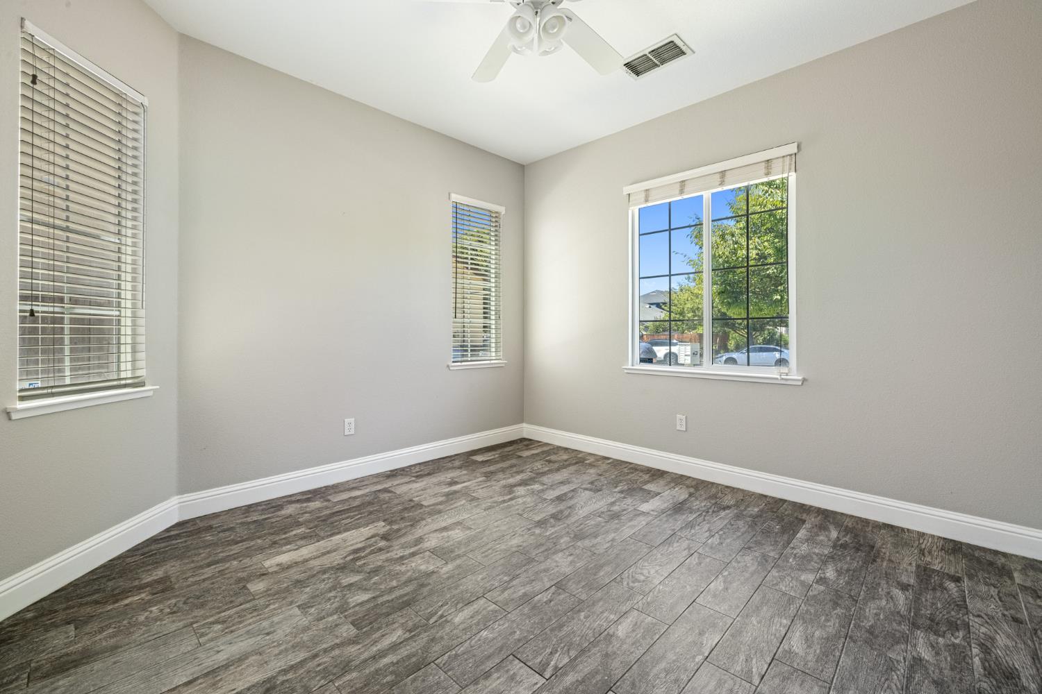 Detail Gallery Image 8 of 55 For 4330 Alba Ct, Turlock,  CA 95382 - 3 Beds | 2/1 Baths