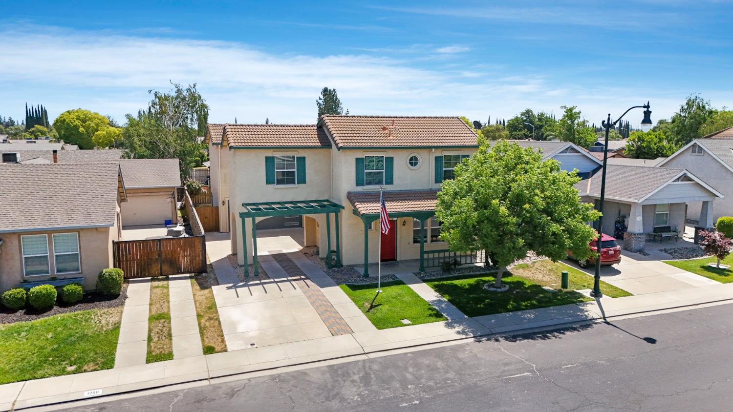 Detail Gallery Image 1 of 16 For 1262 Syracuse Ln, Manteca,  CA 95336 - 4 Beds | 2/1 Baths