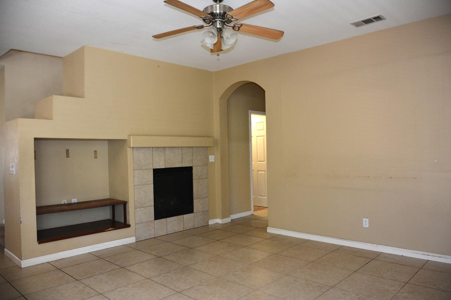 Detail Gallery Image 8 of 29 For 1492 Antioch Ct, Merced,  CA 95348 - 5 Beds | 2/1 Baths