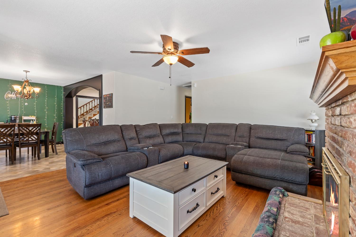 Detail Gallery Image 6 of 36 For 1846 Waring Way, Modesto,  CA 95350 - 5 Beds | 3 Baths