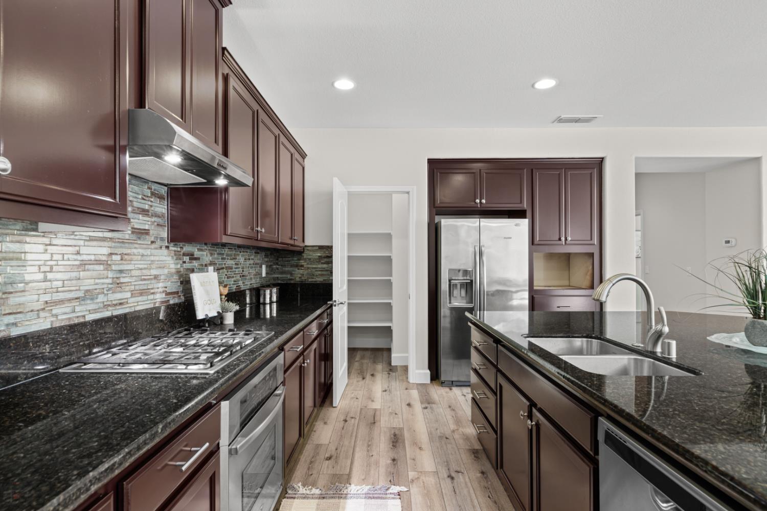Detail Gallery Image 15 of 47 For 662 W Gravino Dr, Tracy,  CA 95391 - 4 Beds | 3 Baths
