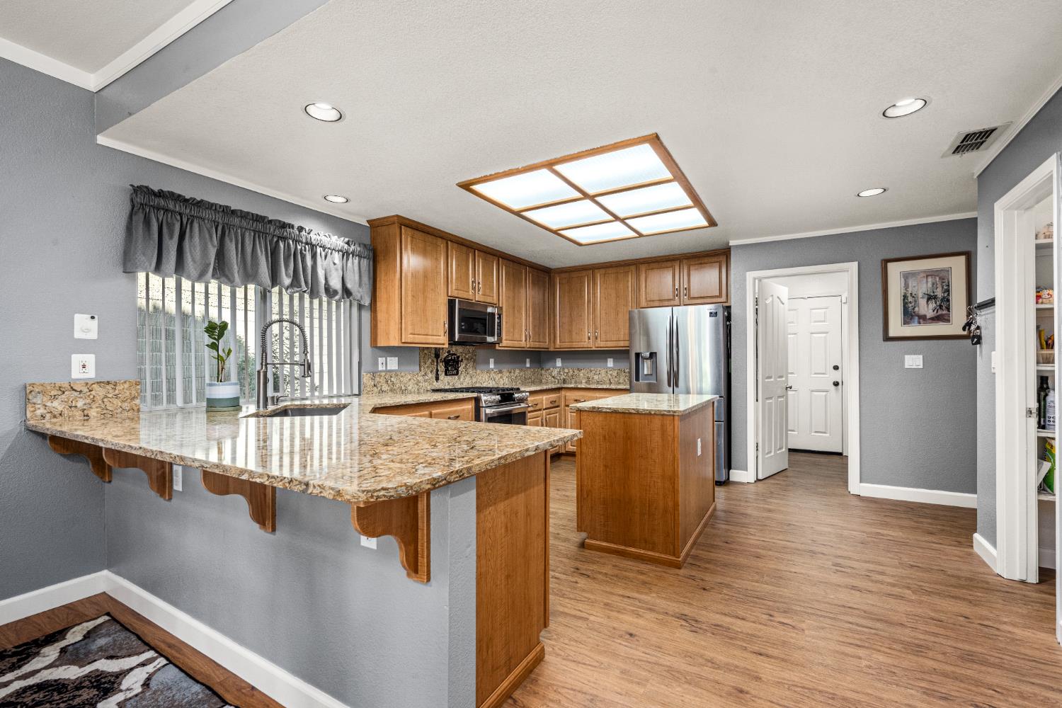 Detail Gallery Image 17 of 57 For 5100 Homeland Ct, Antelope,  CA 95843 - 6 Beds | 3 Baths