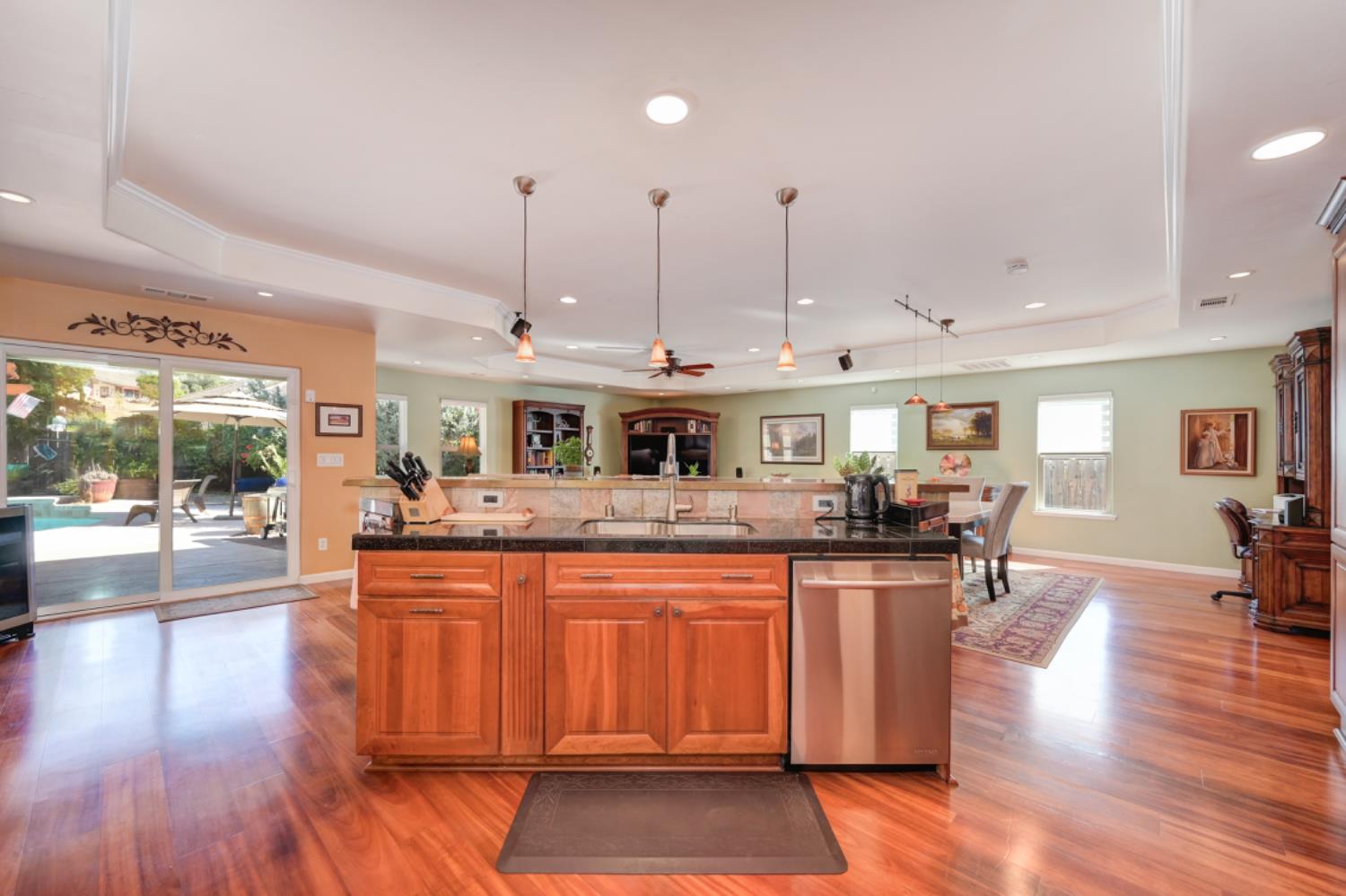 Detail Gallery Image 13 of 42 For 2421 Huckleberry Ln, Valley Springs,  CA 95252 - 3 Beds | 2 Baths