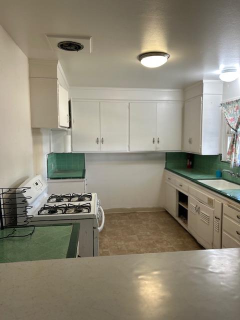 Detail Gallery Image 2 of 16 For 2108 Aloha Way, Modesto,  CA 95350 - 3 Beds | 1 Baths