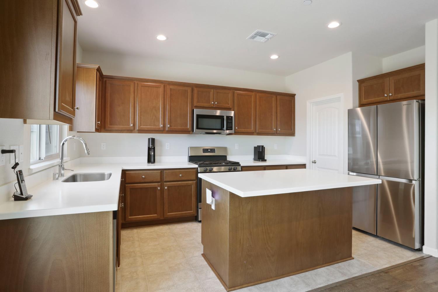 Detail Gallery Image 11 of 33 For 1540 Aspire Way, Modesto,  CA 95356 - 5 Beds | 2/1 Baths