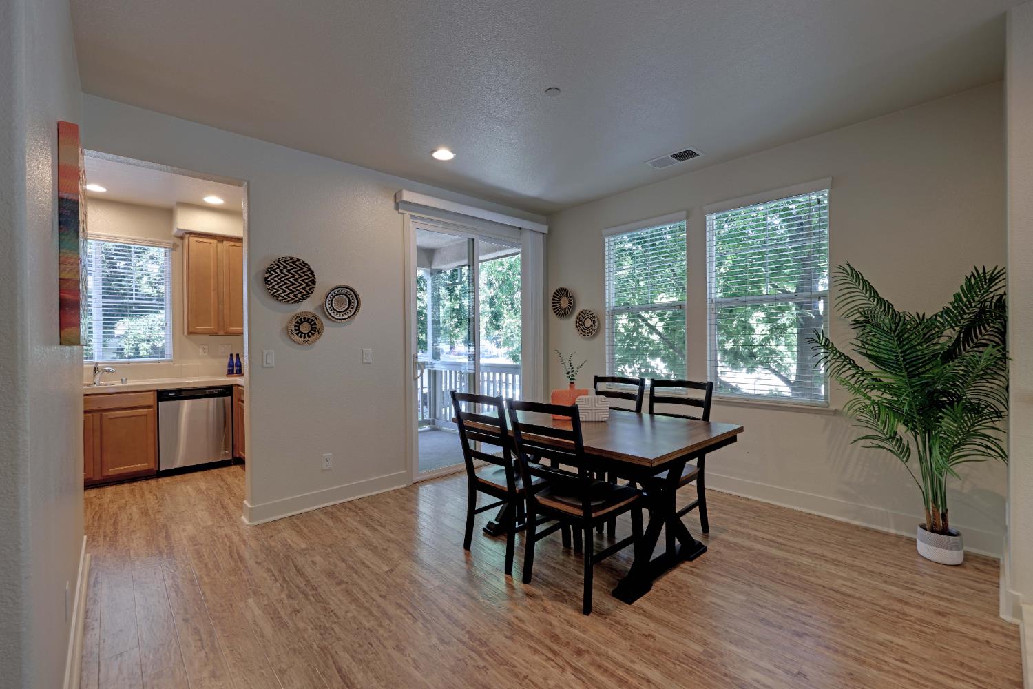 Detail Gallery Image 24 of 49 For 400 17th St #40,  Sacramento,  CA 95811 - 2 Beds | 2/1 Baths