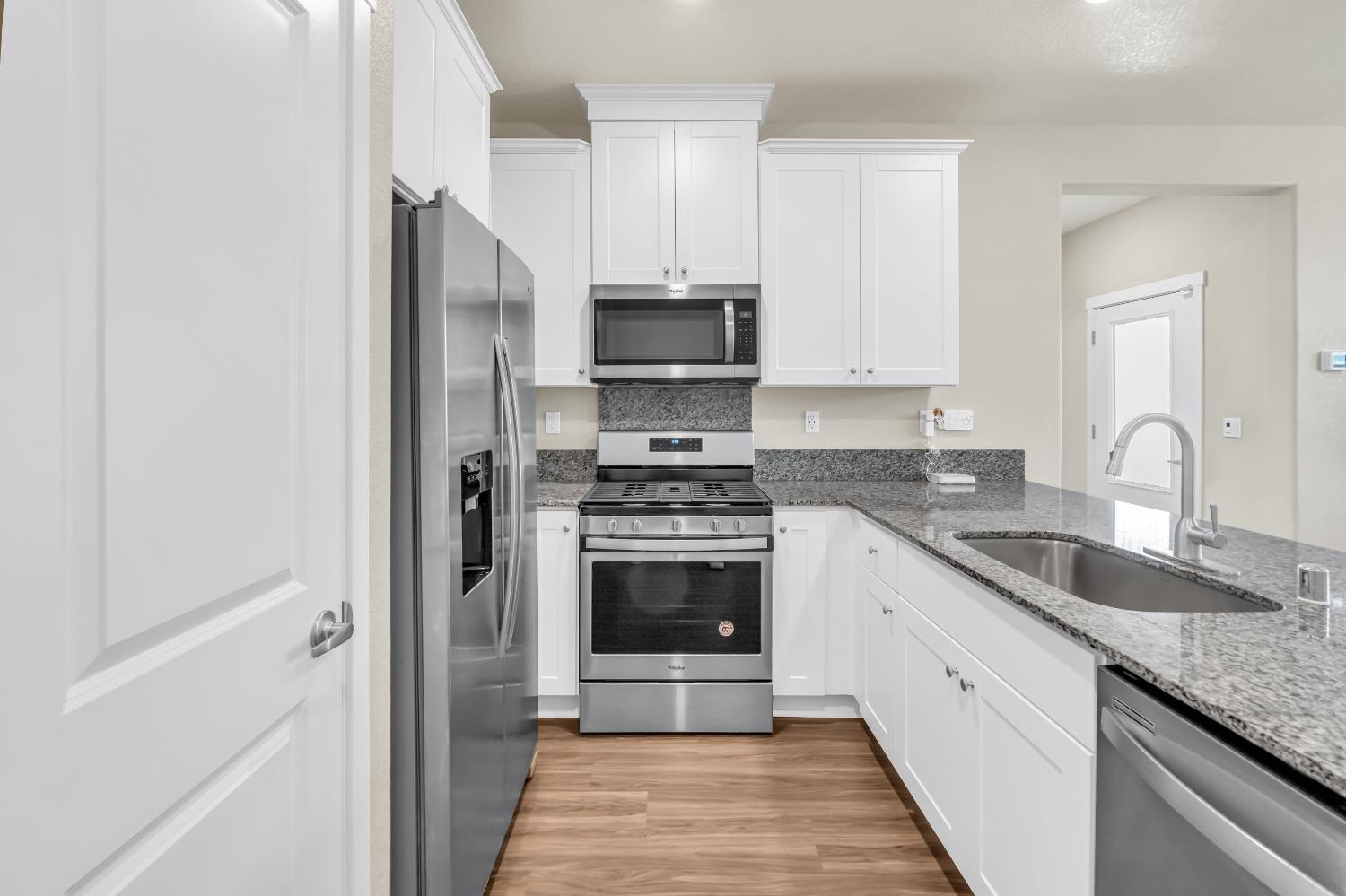 Detail Gallery Image 7 of 29 For 4055 Prosser St, West Sacramento,  CA 95691 - 3 Beds | 2/1 Baths