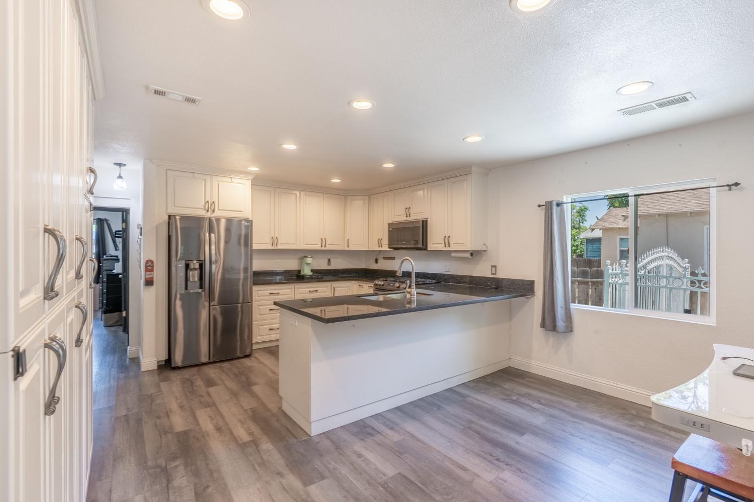 Detail Gallery Image 9 of 28 For 1741 Idalou Ave, Modesto,  CA 95350 - 4 Beds | 2/1 Baths
