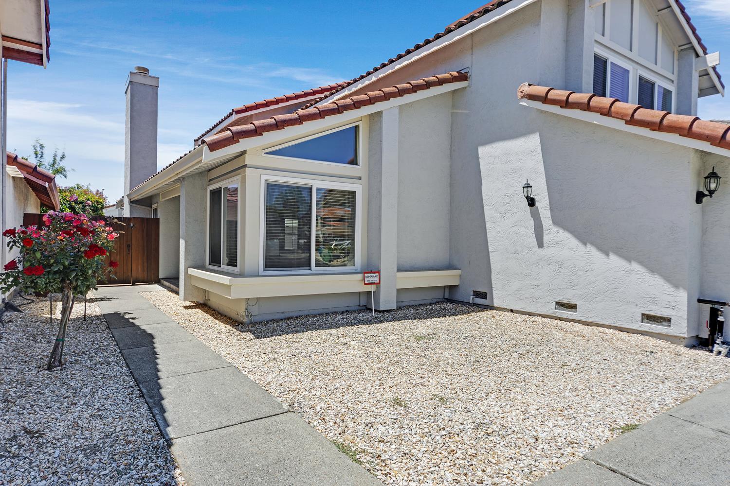 Detail Gallery Image 4 of 33 For 33012 Soquel St, Union City,  CA 94587 - 3 Beds | 2/1 Baths