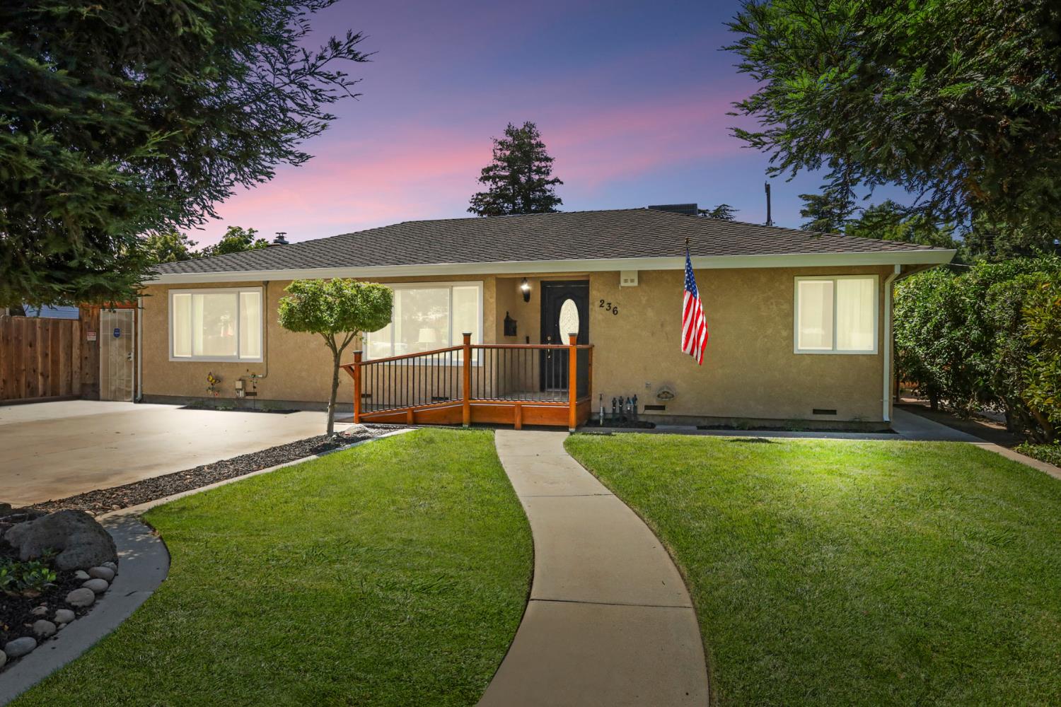 Detail Gallery Image 1 of 56 For 236 Emerson Ave, Modesto,  CA 95350 - 3 Beds | 1/1 Baths