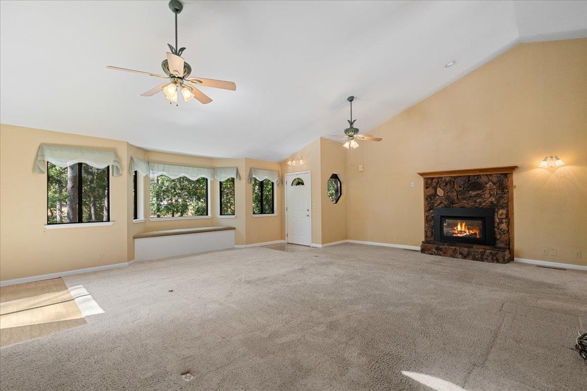 Detail Gallery Image 4 of 33 For 20780 Natures Way, Colfax,  CA 95713 - 3 Beds | 2 Baths