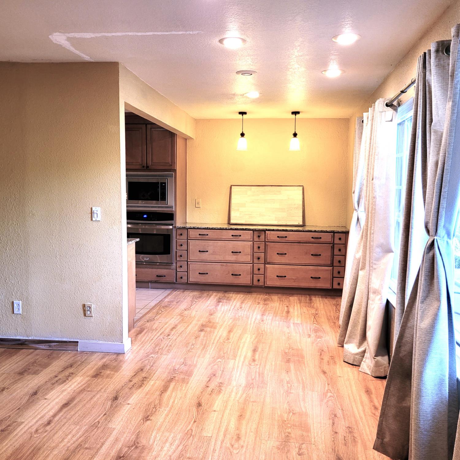 Detail Gallery Image 15 of 23 For 3010 Oregon Ct, Stockton,  CA 95204 - 4 Beds | 2 Baths