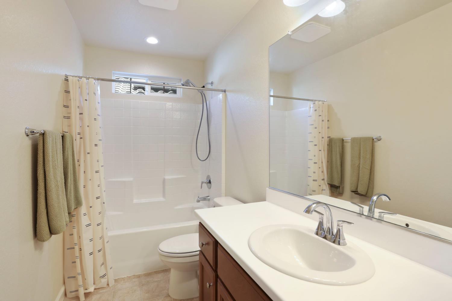 Detail Gallery Image 26 of 33 For 1540 Aspire Way, Modesto,  CA 95356 - 5 Beds | 2/1 Baths