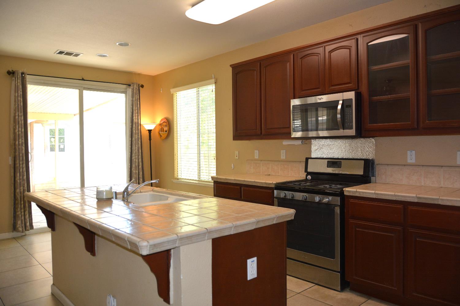 Detail Gallery Image 7 of 29 For 1492 Antioch Ct, Merced,  CA 95348 - 5 Beds | 2/1 Baths