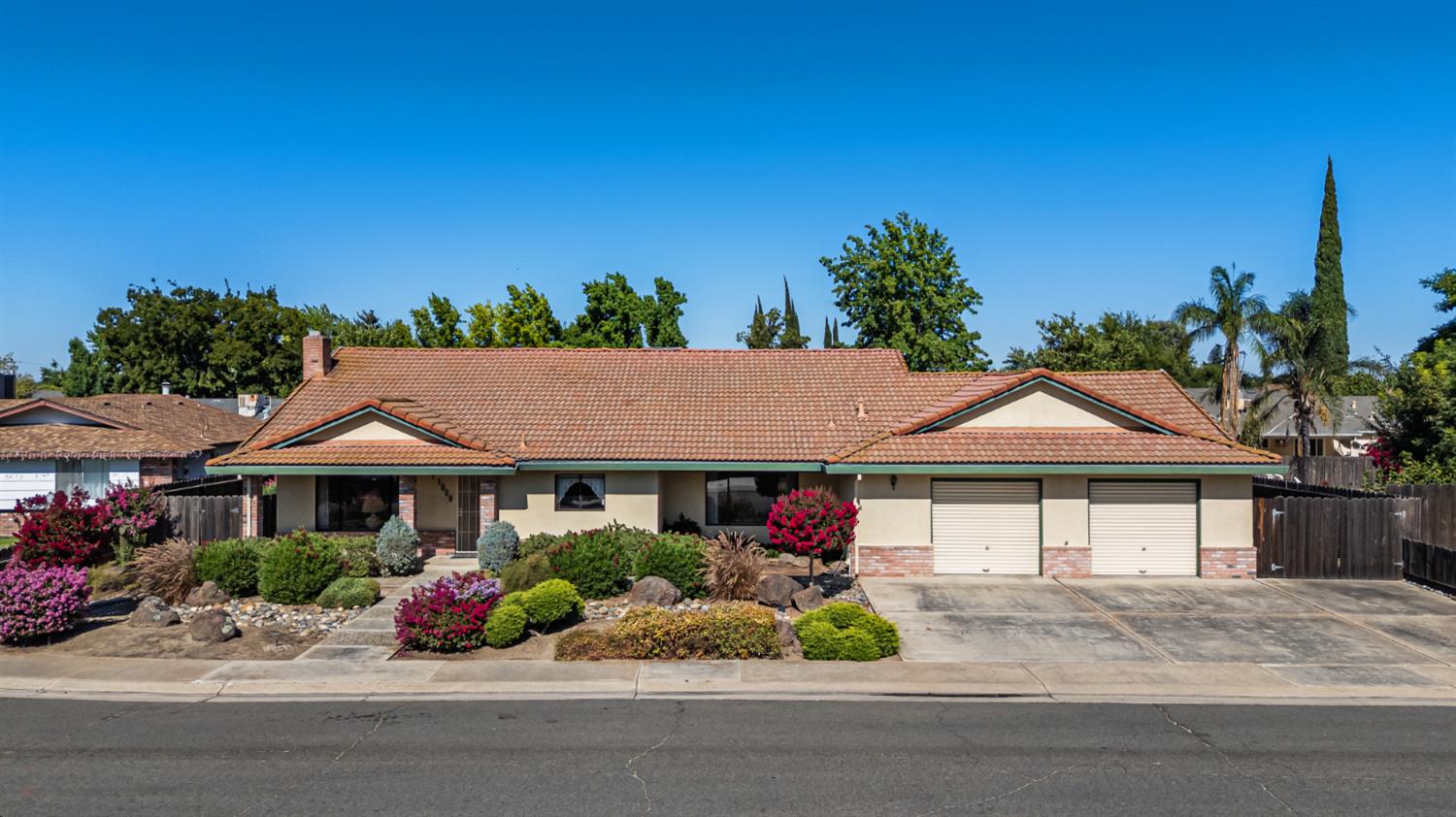 Detail Gallery Image 1 of 46 For 1009 Zinfandel Pl, Modesto,  CA 95351 - 3 Beds | 2 Baths