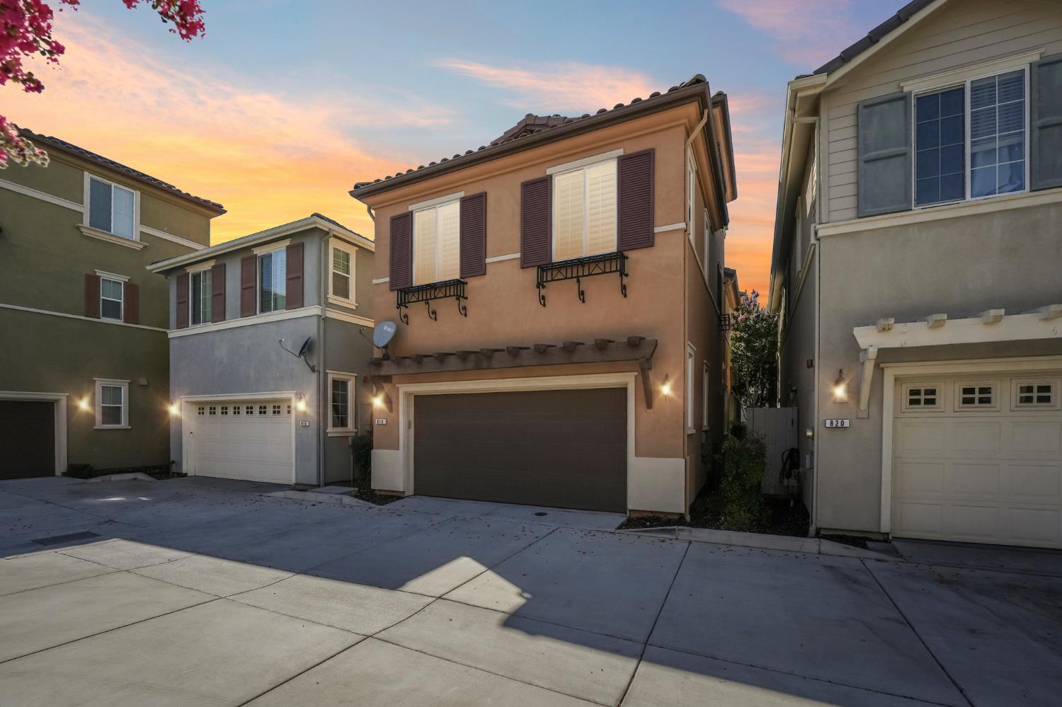 Detail Gallery Image 2 of 45 For 818 Queen Palm Ln, Brentwood,  CA 94513 - 3 Beds | 2/1 Baths