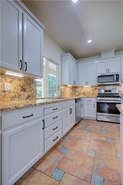 Detail Gallery Image 18 of 54 For 1443 Favier Dr, Merced,  CA 95340 - 5 Beds | 2/1 Baths