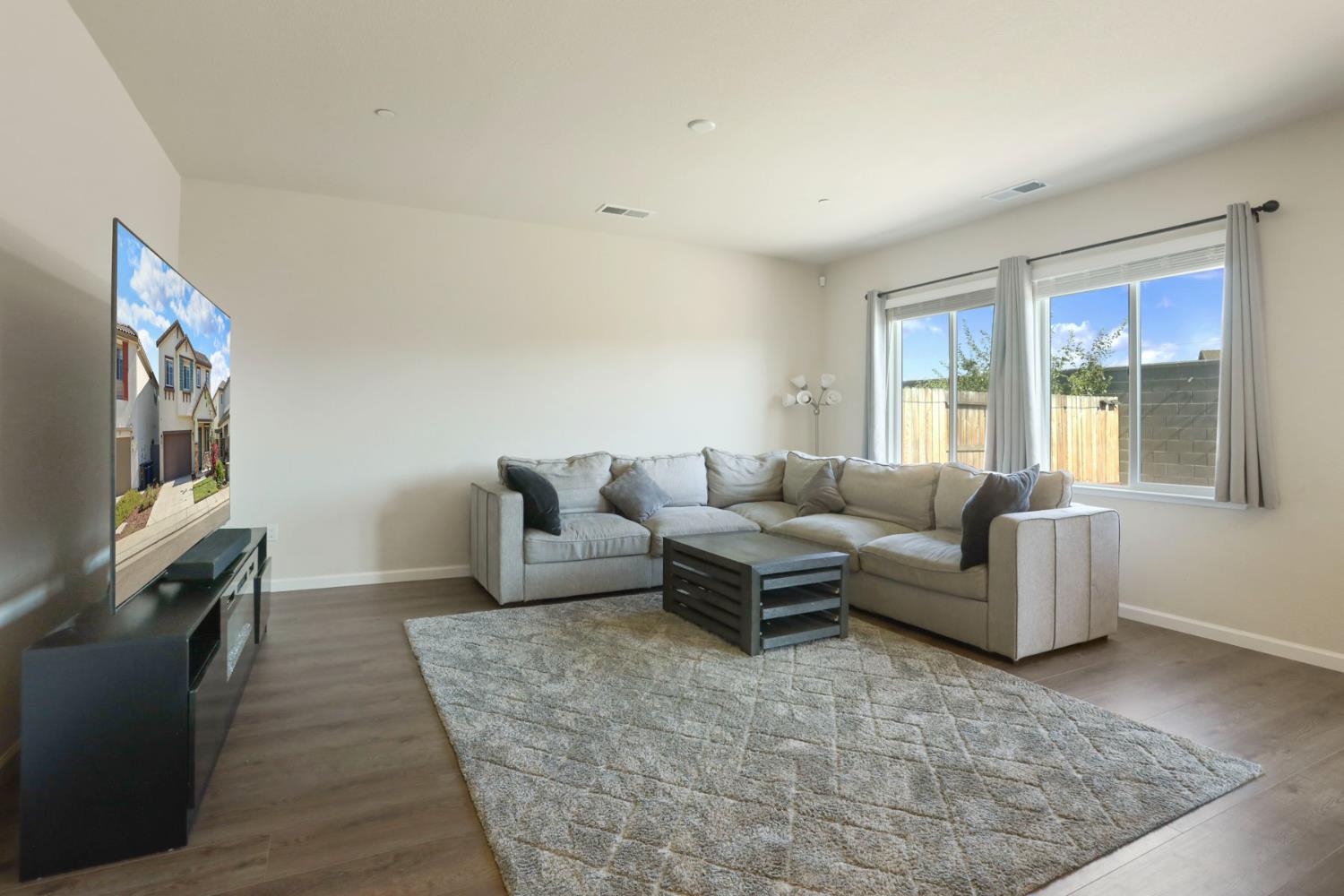 Detail Gallery Image 14 of 33 For 1540 Aspire Way, Modesto,  CA 95356 - 5 Beds | 2/1 Baths