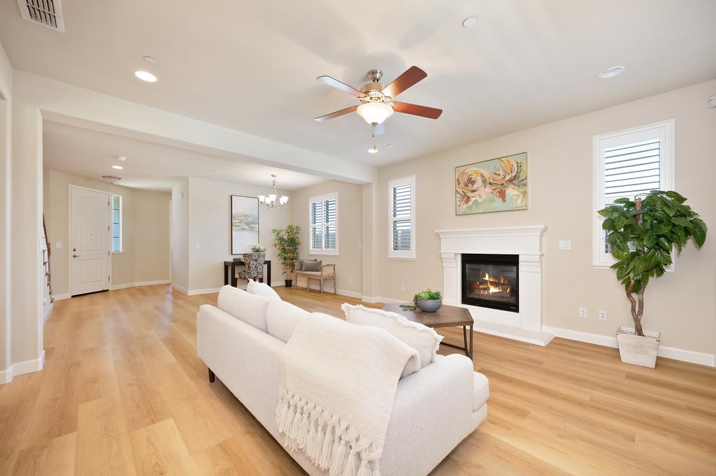 Detail Gallery Image 2 of 40 For 3096 Apache St, West Sacramento,  CA 95691 - 4 Beds | 3 Baths