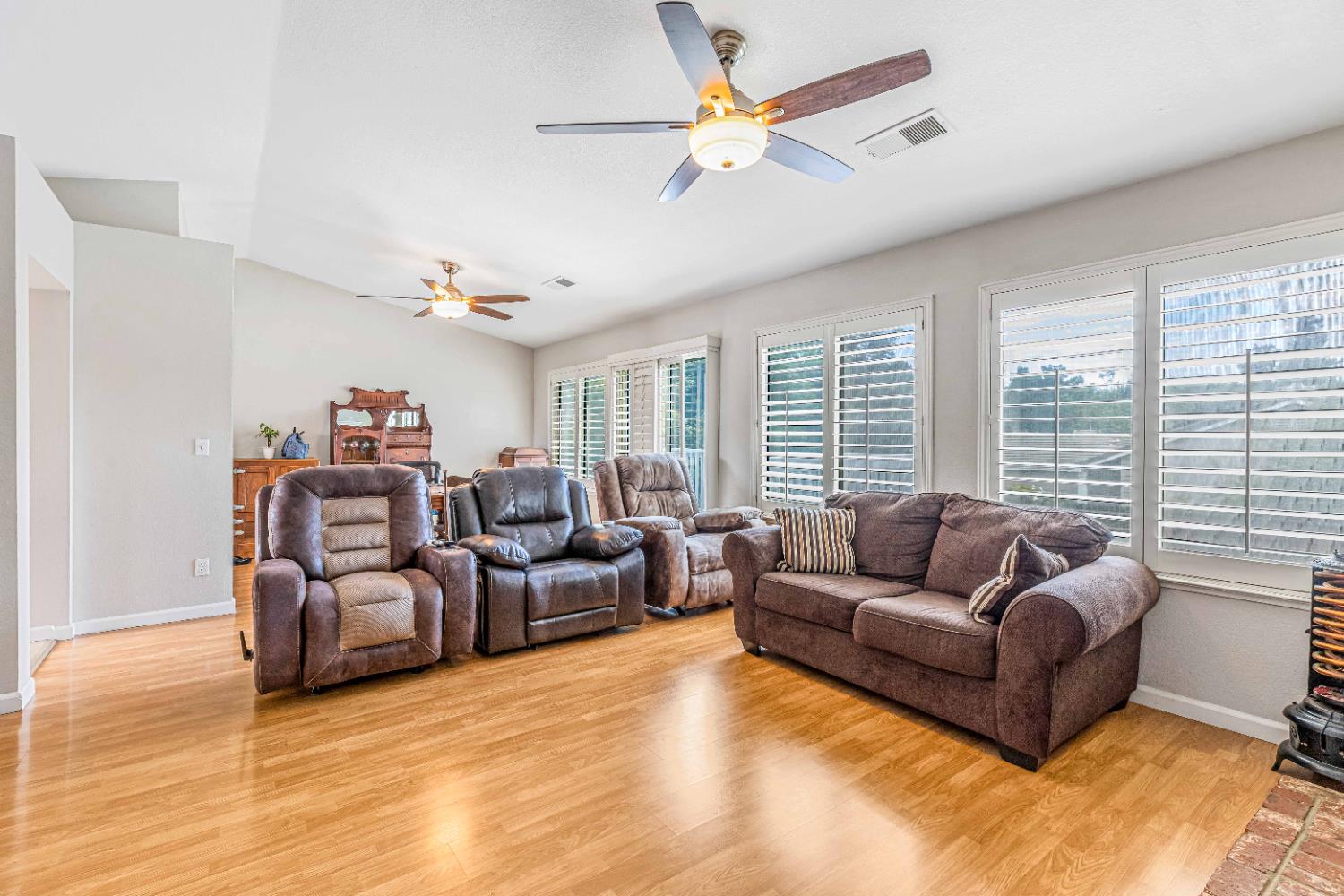 Detail Gallery Image 3 of 32 For 7003 Royal Links Dr, Riverbank,  CA 95367 - 4 Beds | 2/1 Baths