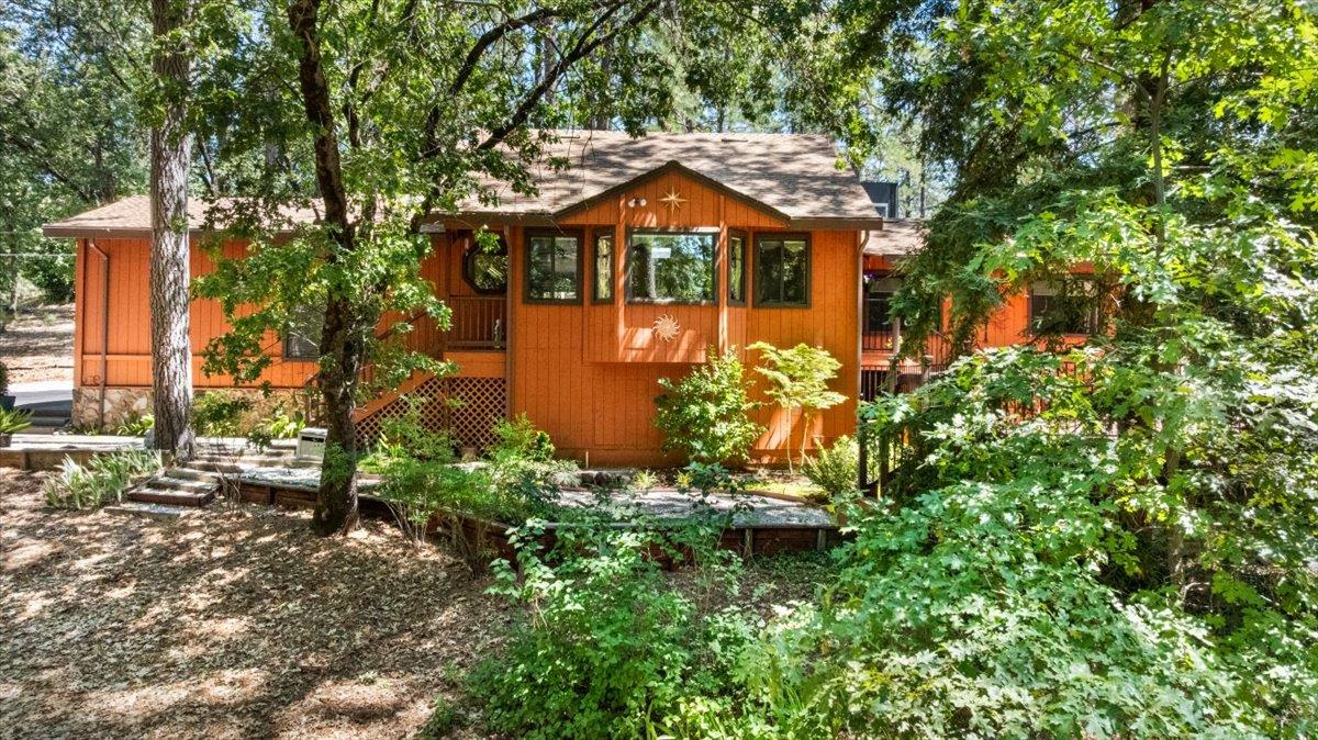 Detail Gallery Image 1 of 33 For 20780 Natures Way, Colfax,  CA 95713 - 3 Beds | 2 Baths