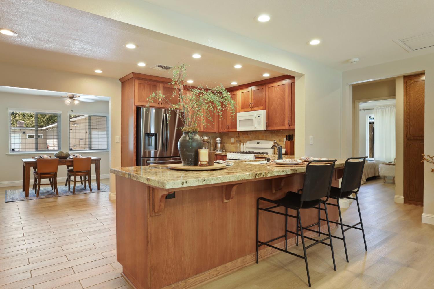 Detail Gallery Image 10 of 56 For 236 Emerson Ave, Modesto,  CA 95350 - 3 Beds | 1/1 Baths