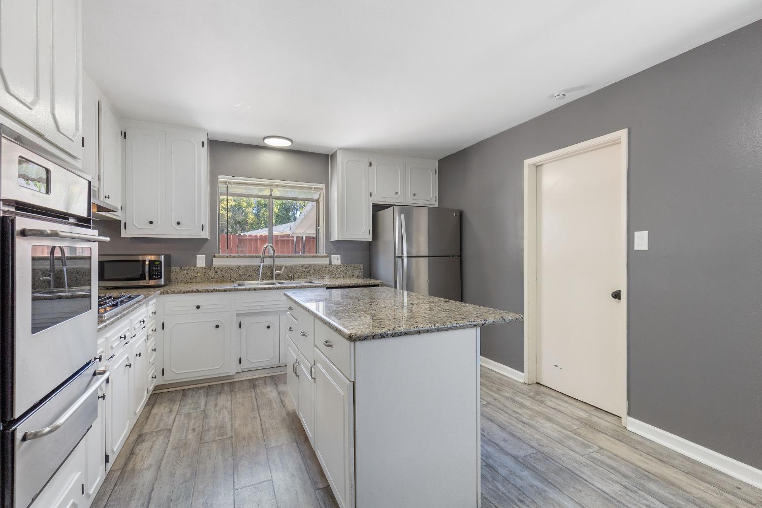 Detail Gallery Image 18 of 40 For 2537 Warrego Way, Sacramento,  CA 95826 - 4 Beds | 2/1 Baths