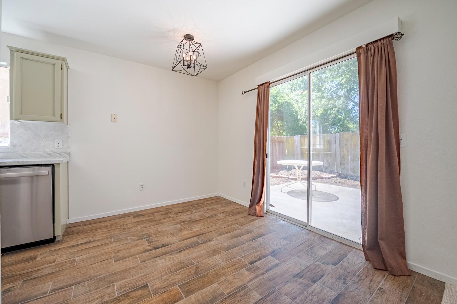 Detail Gallery Image 18 of 36 For 1584 Portola Way, Merced,  CA 95348 - 3 Beds | 2 Baths