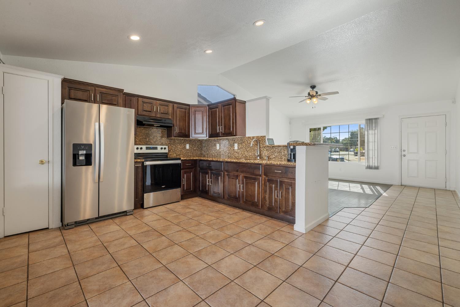 Detail Gallery Image 10 of 33 For 633 Waddell Way, Modesto,  CA 95357 - 3 Beds | 2 Baths