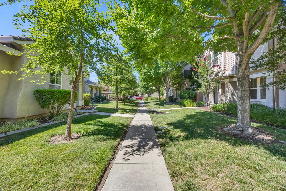 Detail Gallery Image 3 of 48 For 2582 Aimonetti Ave, Sacramento,  CA 95833 - 3 Beds | 2/1 Baths