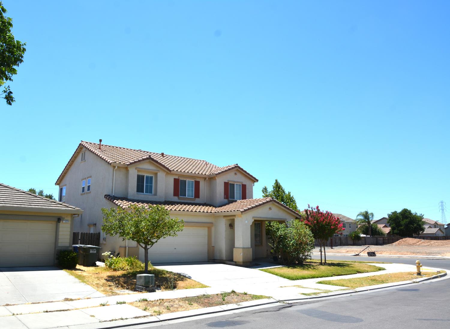 Detail Gallery Image 2 of 29 For 1492 Antioch Ct, Merced,  CA 95348 - 5 Beds | 2/1 Baths