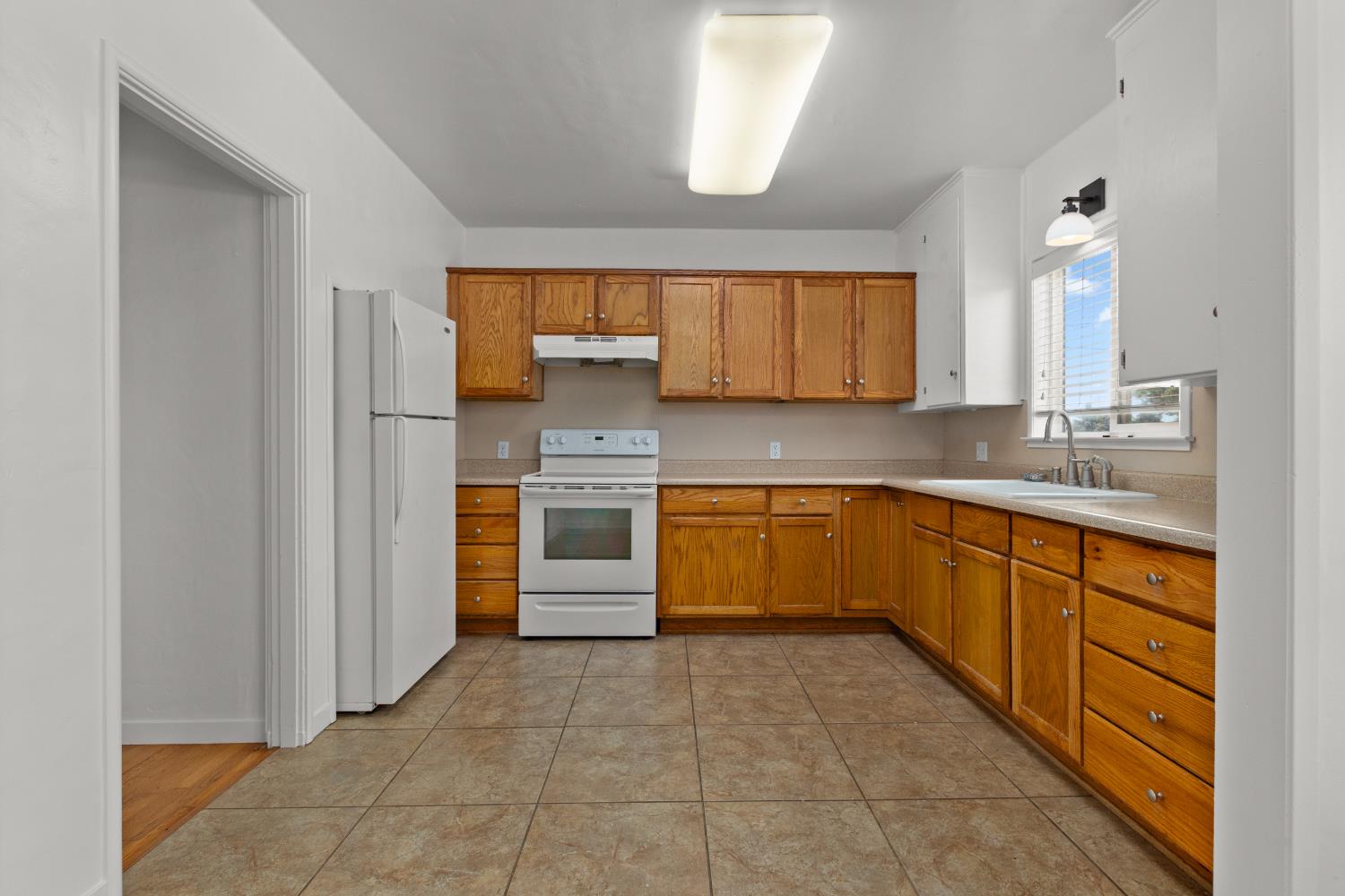 Detail Gallery Image 11 of 25 For 3030 Pioneer Rd, Hughson,  CA 95326 - 3 Beds | 1 Baths