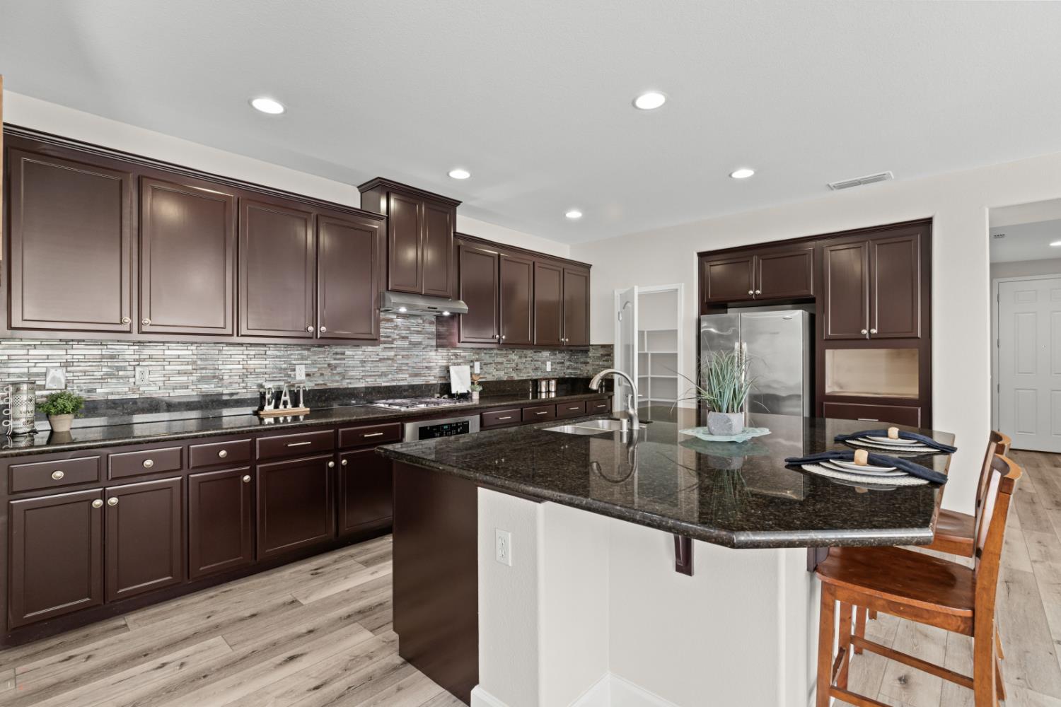 Detail Gallery Image 14 of 47 For 662 W Gravino Dr, Tracy,  CA 95391 - 4 Beds | 3 Baths