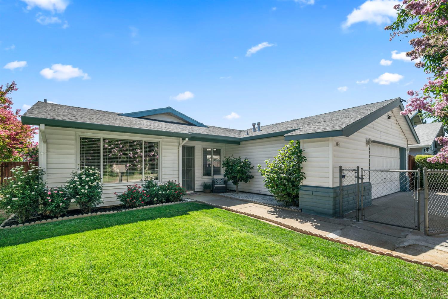 Detail Gallery Image 6 of 32 For 3331 Calico Ct, Sacramento,  CA 95826 - 3 Beds | 2 Baths