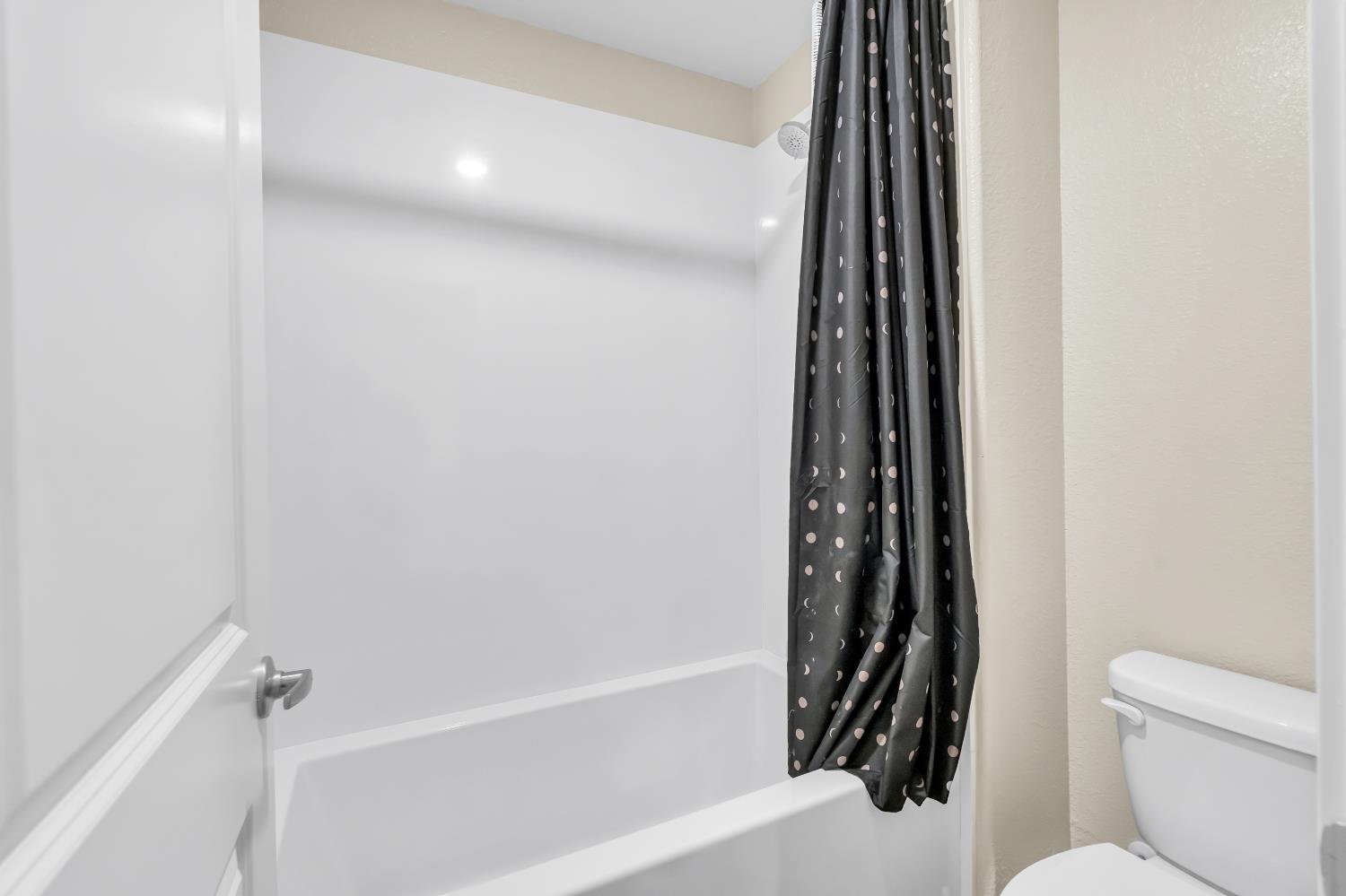 Detail Gallery Image 14 of 29 For 4055 Prosser St, West Sacramento,  CA 95691 - 3 Beds | 2/1 Baths