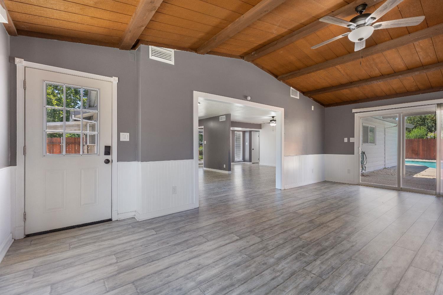Detail Gallery Image 14 of 40 For 2537 Warrego Way, Sacramento,  CA 95826 - 4 Beds | 2/1 Baths