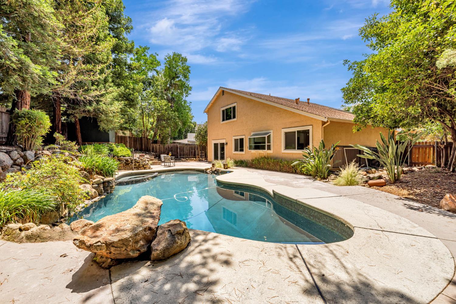 Detail Gallery Image 1 of 38 For 5544 Montia Ct, Orangevale,  CA 95662 - 4 Beds | 2/1 Baths