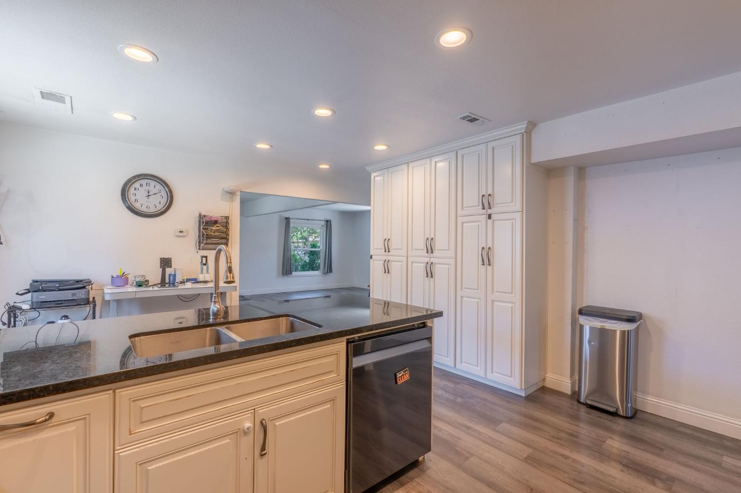 Detail Gallery Image 14 of 28 For 1741 Idalou Ave, Modesto,  CA 95350 - 4 Beds | 2/1 Baths