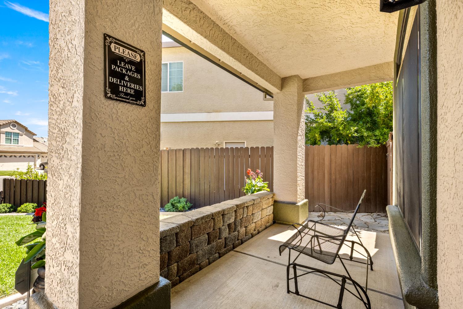 Detail Gallery Image 4 of 57 For 5100 Homeland Ct, Antelope,  CA 95843 - 6 Beds | 3 Baths